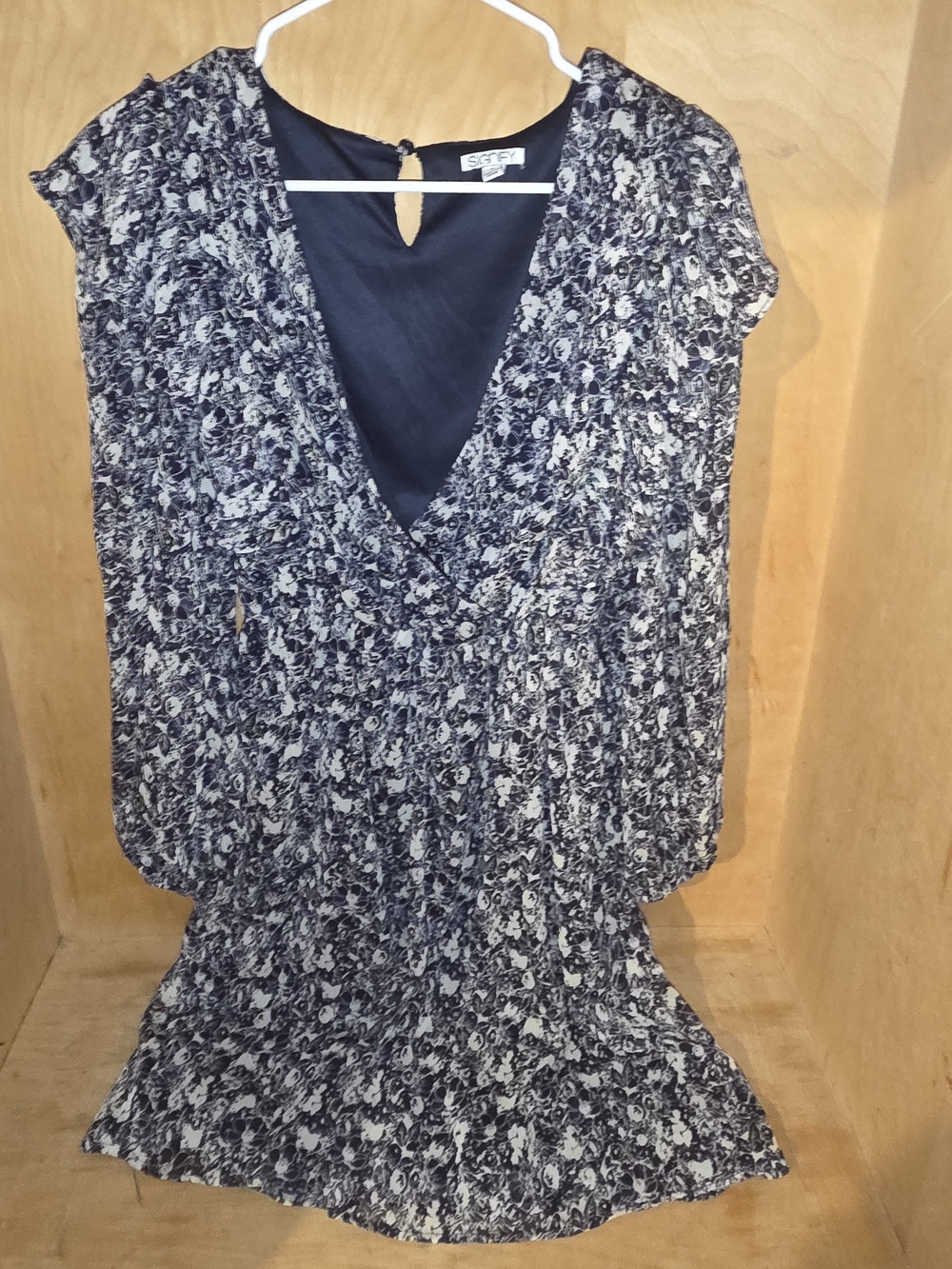 🌸 Signify Navy & Cream Floral Long-Sleeve Ruffle Dress 🌸
